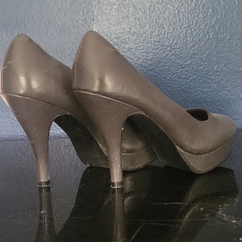 High Heels - Picture 2 of 2